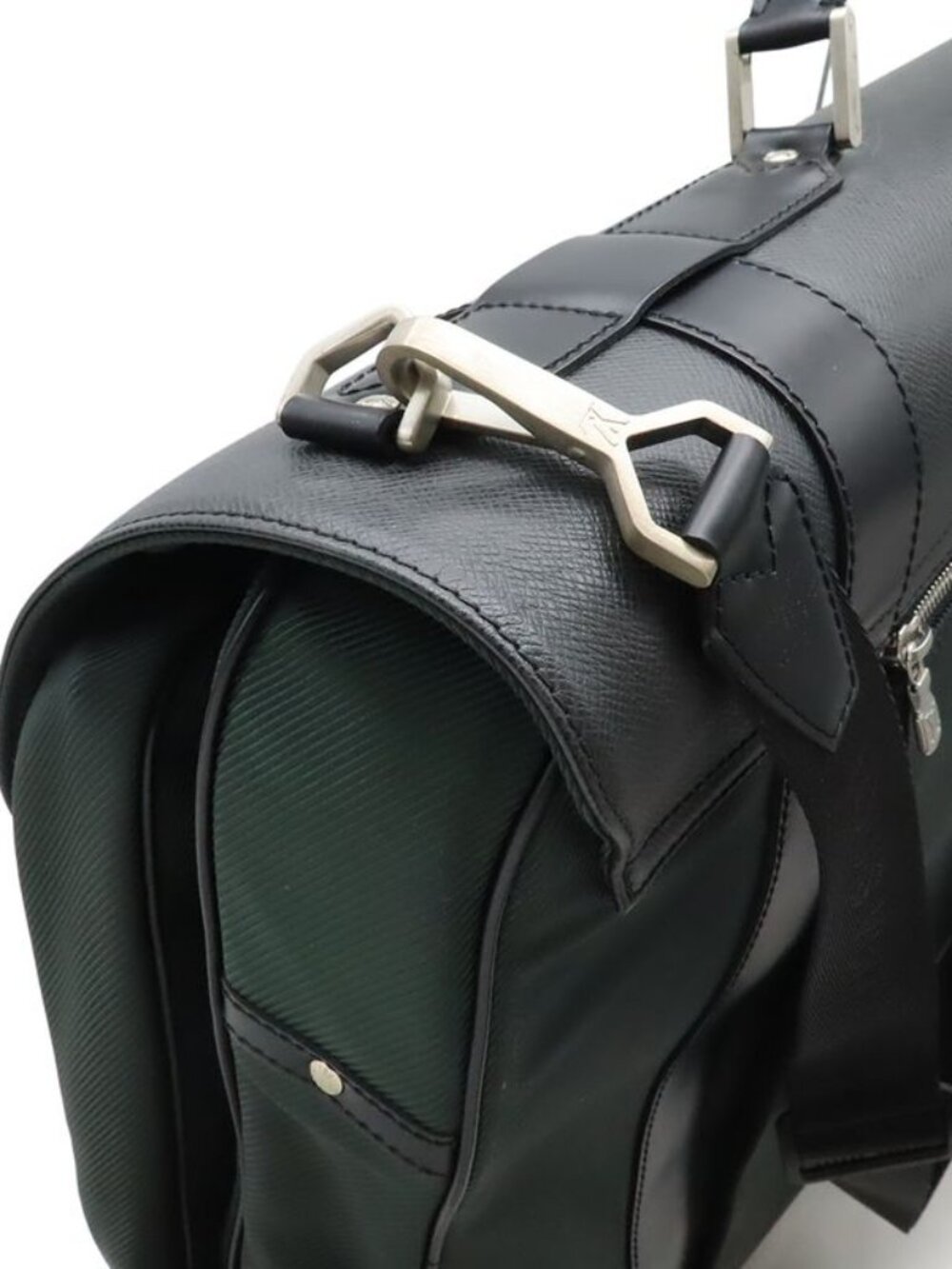 Louis Vuitton Taiga Portable Gibessiere Garment Carry Cover - Picture 4 of 9